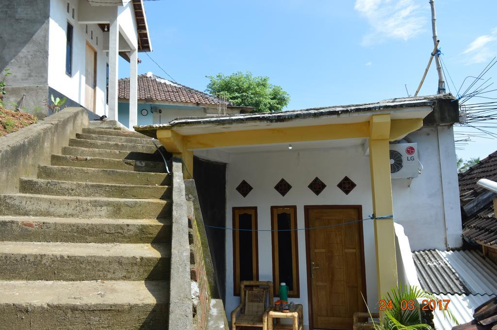 Defa Homestay Kuta  エクステリア 写真